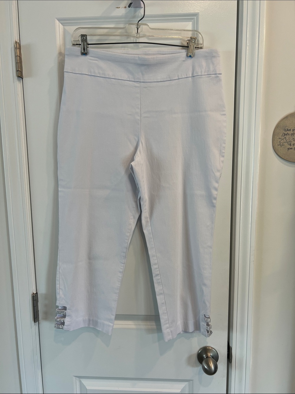 White Cropped Rhinestone Hem Stretch Capris - Picture 1 of 4